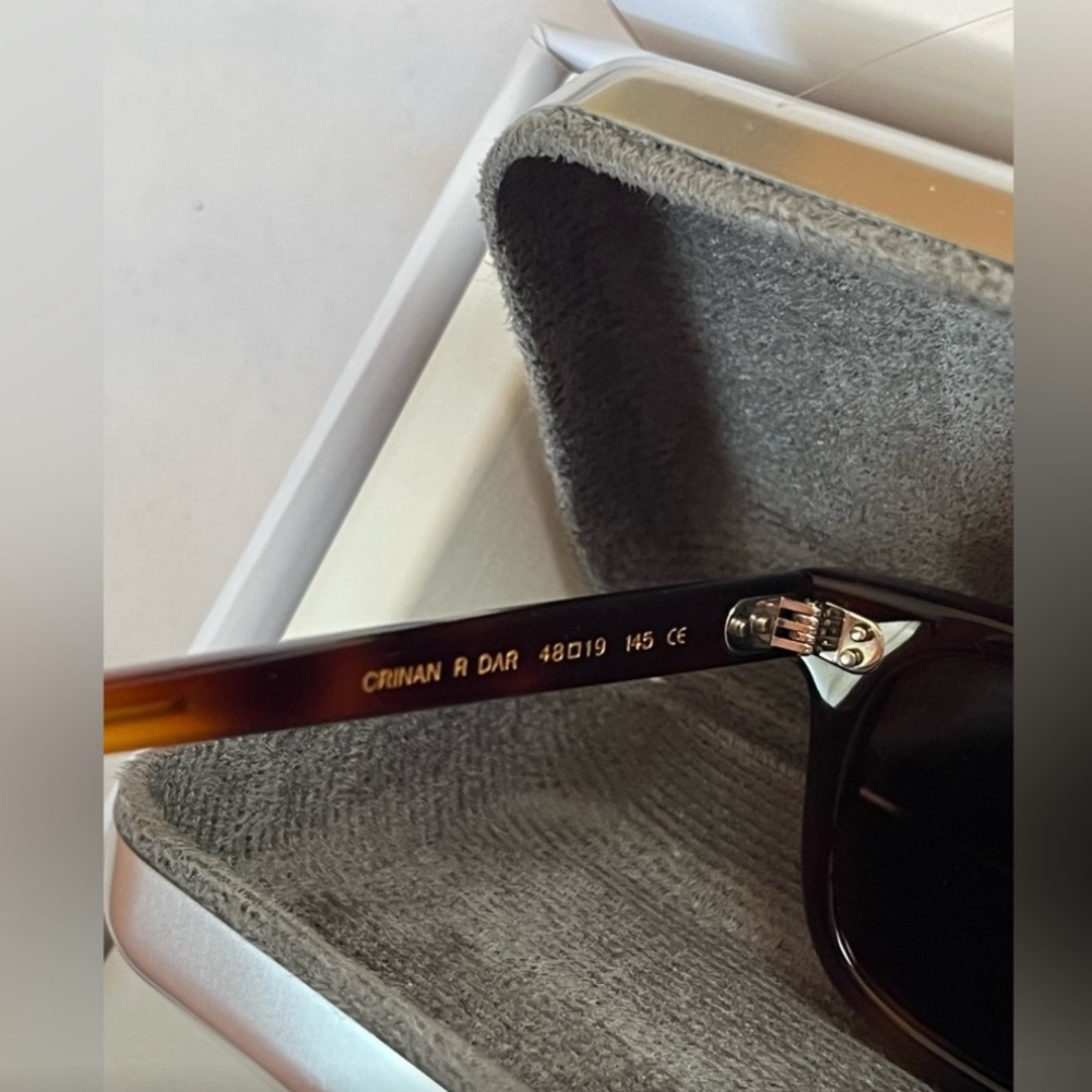 Chic Tortoise Shell Sunglasses - Picture 5 of 7